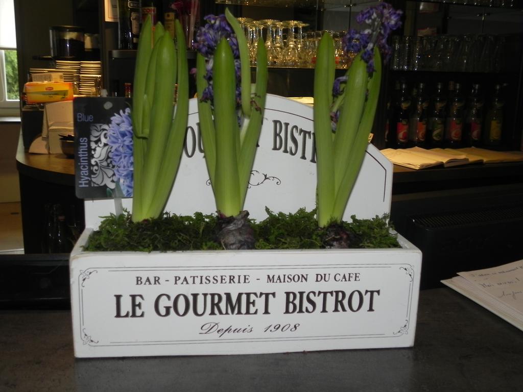 Le Bistroquet Hotel Lusignan Luaran gambar